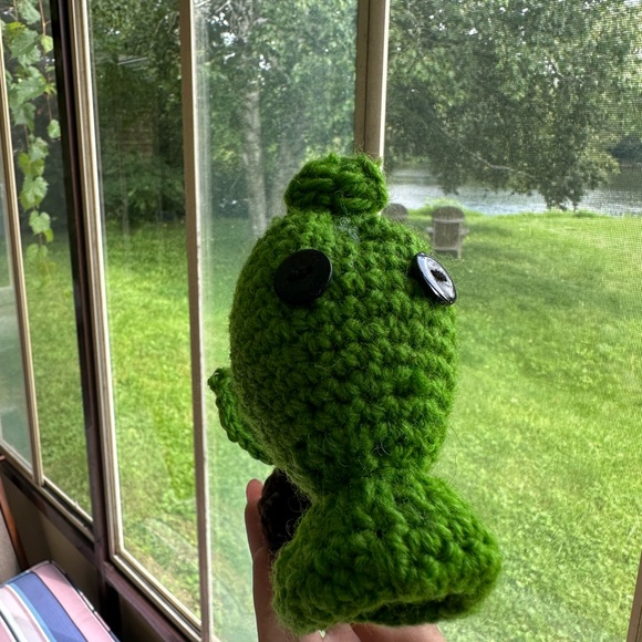 Crochet Pea Shooter - Picture 2 of 3